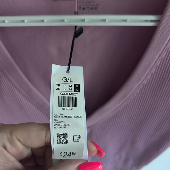 NWT Garage Sonia Seamless Plunge Tee - Picture 4 of 4